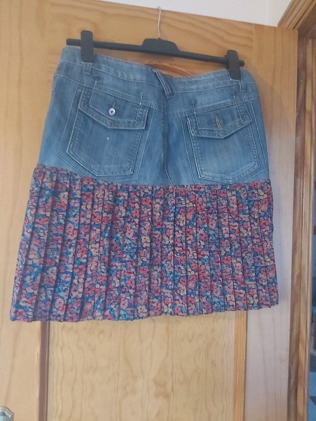 Falda vaquera con estampado floral