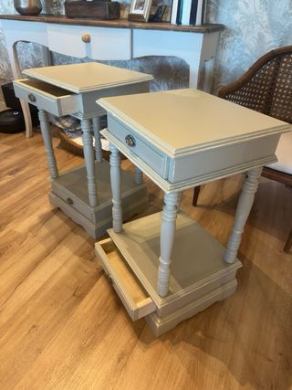 Mesas de noche de madera restauradas