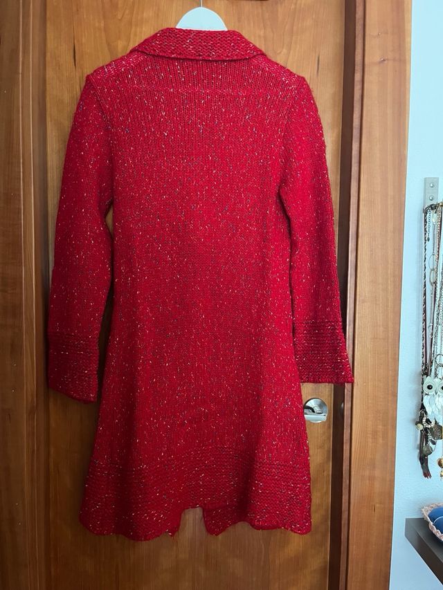 Abrigo de punto rojo