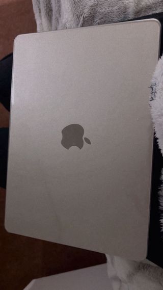 MacBook Air 13 M3 (2024) champán