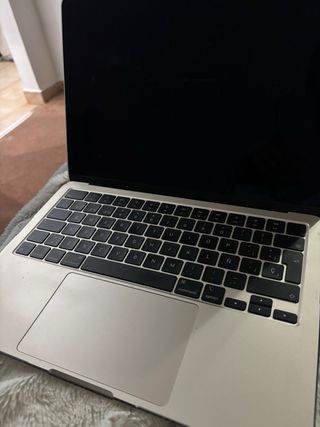 MacBook Air 13 M3 (2024) champán