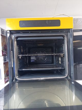 Horno Smeg Amarillo