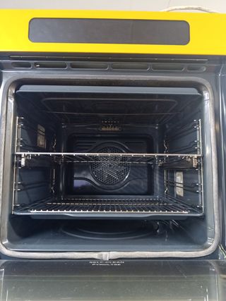 Horno Smeg Amarillo