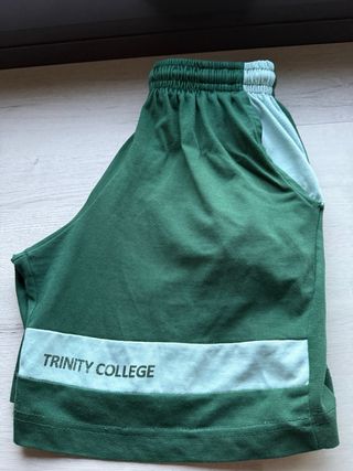 Pantalones cortos uniforme Trinity College