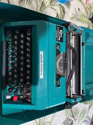 Máquina de escribir Olivetti Studio 45