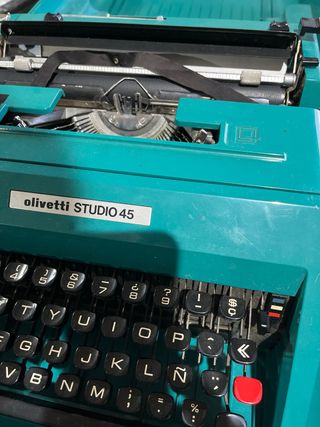 Máquina de escribir Olivetti Studio 45
