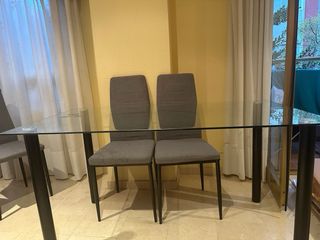 Tavolo da pranzo in vetro e metallo
