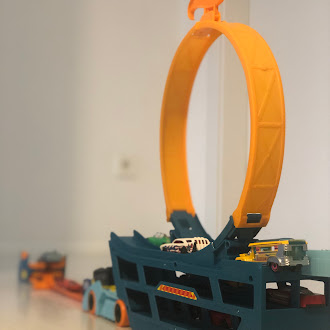 Pista, Camião Transportador e Colecção Hot Wheels