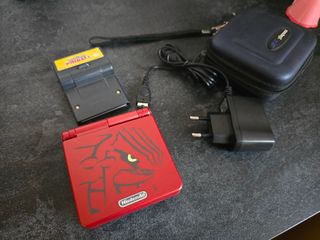 Consola Game Boy SP + Juego Pokémon Pinball