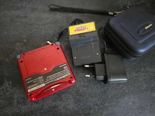 Consola Game Boy SP + Juego Pokémon Pinball
