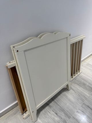 Cuna de bebé blanca