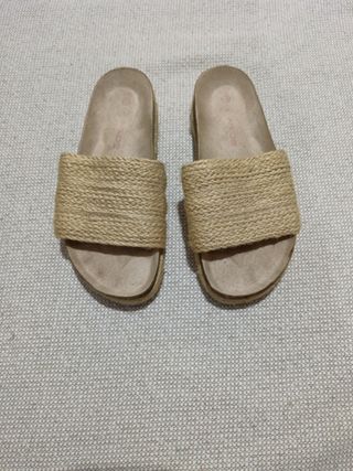 Sandalias beige mujer