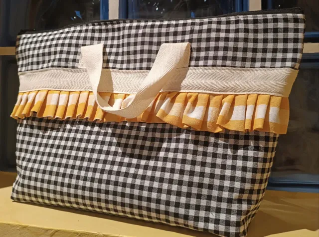 Bolso de mano cuadros blanco y negro