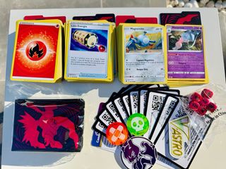 Lote Pokémon TCG Cartas V/VMAX + Trainer's Toolkit