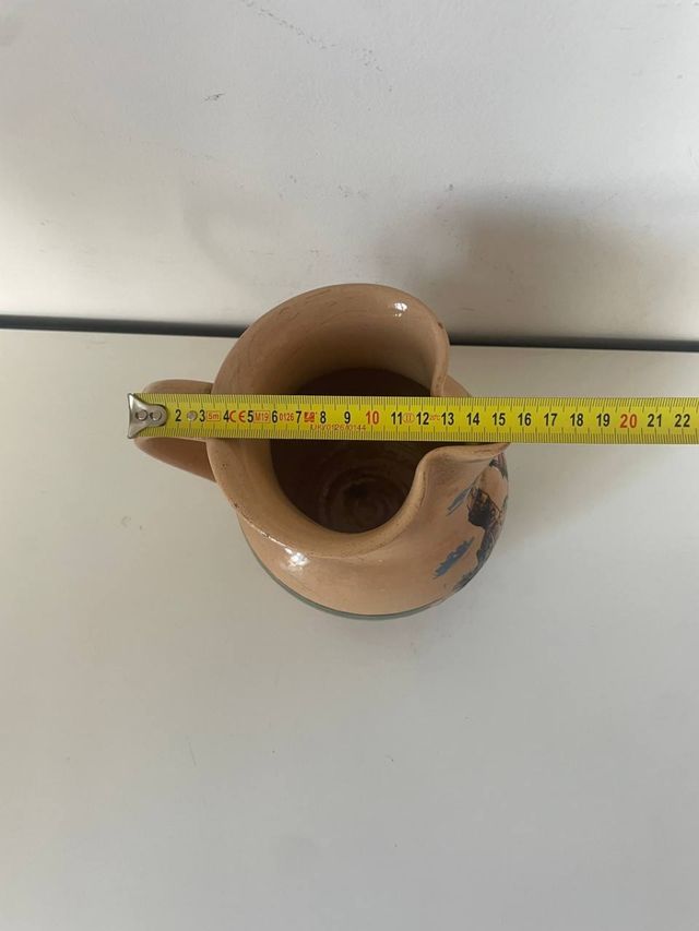 Brocca in ceramica dipinta a mano