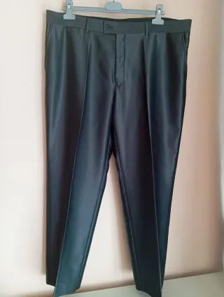 Traje de chaqueta, pantalón y corbata