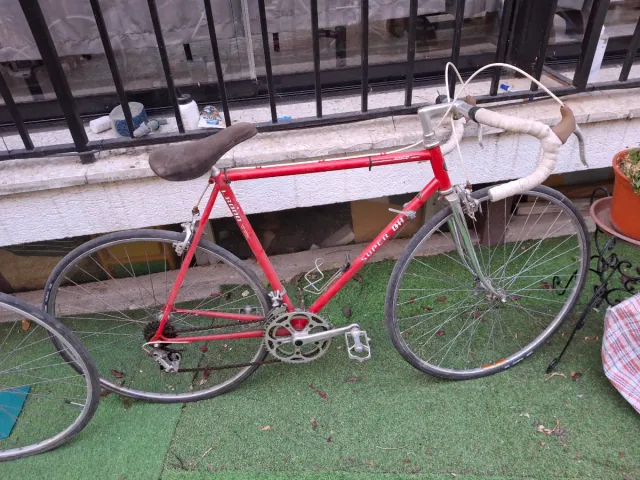 Bicicleta de carretera Super BH Roja