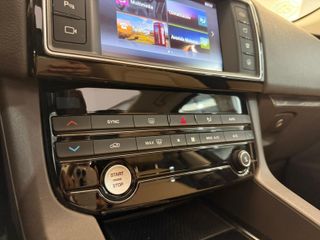 Jaguar F-Pace 2.0L i4D 120kW R-Sport