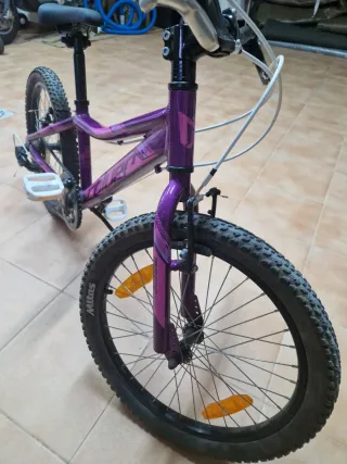 Bicicleta niña Coluer morada. Totalmente nueva
