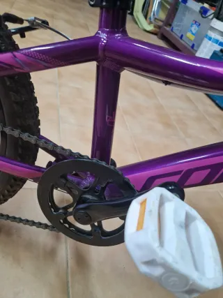 Bicicleta niña Coluer morada. Totalmente nueva