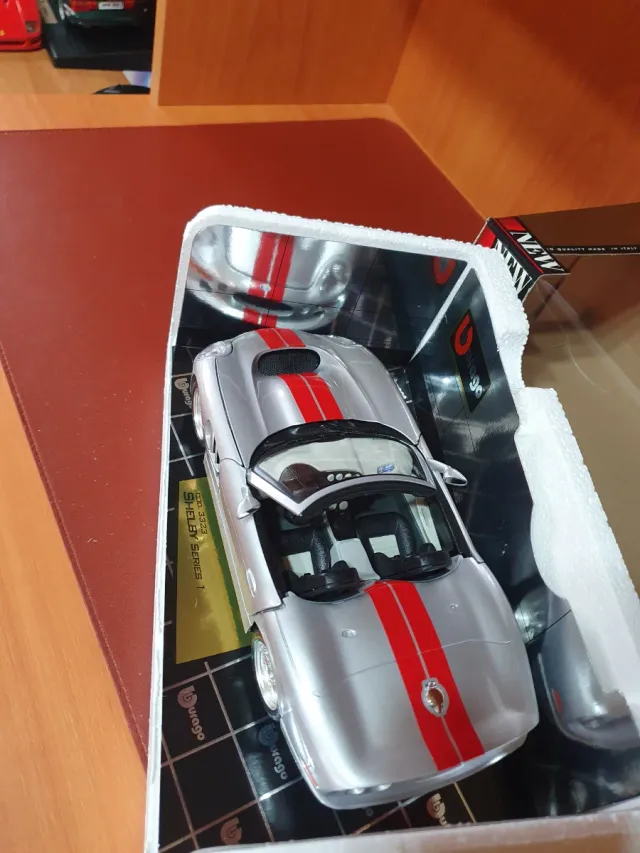 Shelby Bburago scala da 1/18