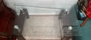Tavolo in vetro e legno