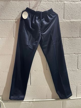 Lote 105 prendas de sudaderas y pantalones chándal