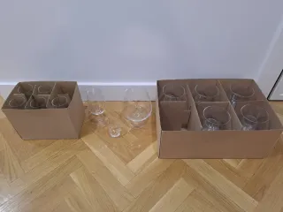6 copas de coñac, 6 vino y 6 chupito