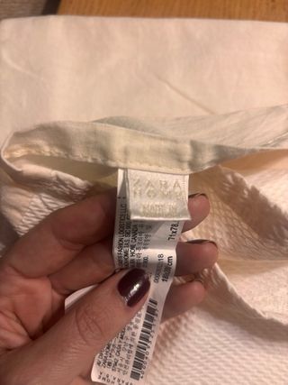 Cubre canapé/base de cama de piqué ZARA HOME