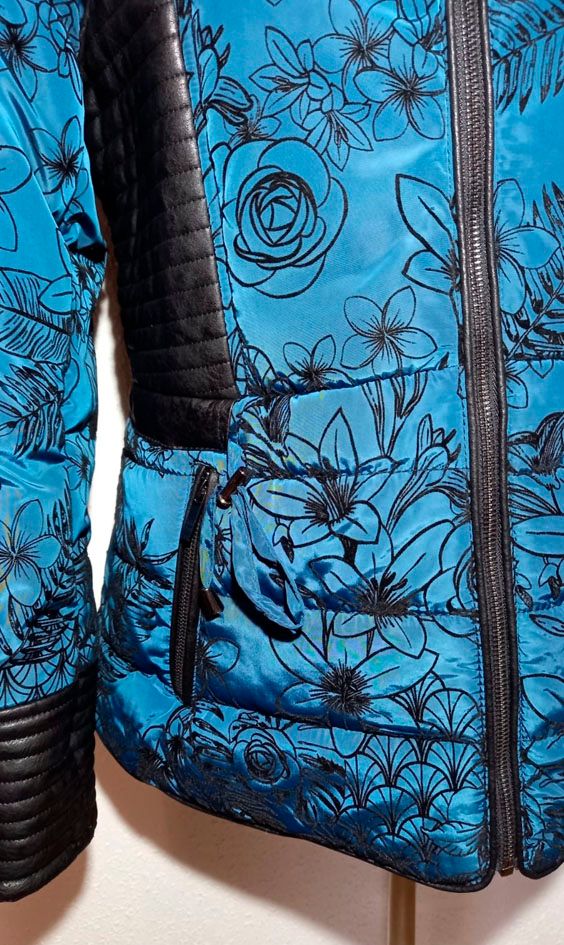 Chaqueta Koröshi acolchada con capucha