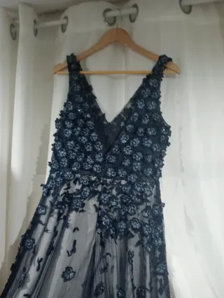 Vestido de madrina azul marino con pedrería
