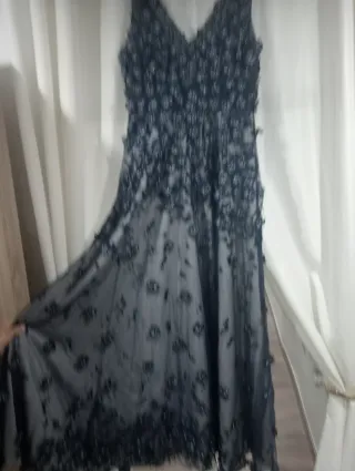 Vestido de madrina azul marino con pedrería