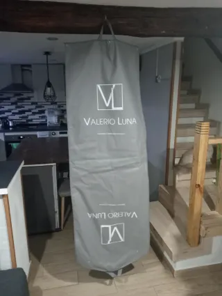 Vestido de madrina azul marino con pedrería