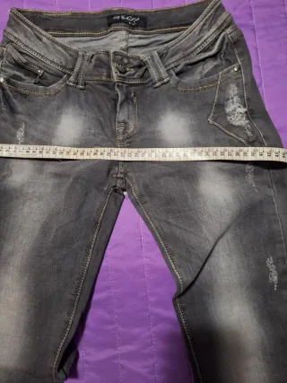 Pantalón vaquero mujer gris desgastado