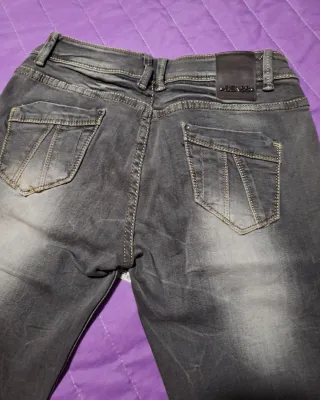 Pantalón vaquero mujer gris desgastado