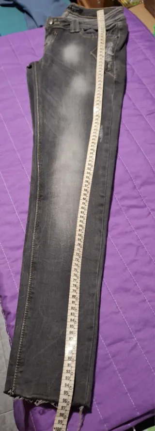 Pantalón vaquero mujer gris desgastado