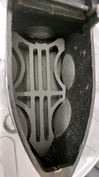 Plancha antigua de carbón con gallo