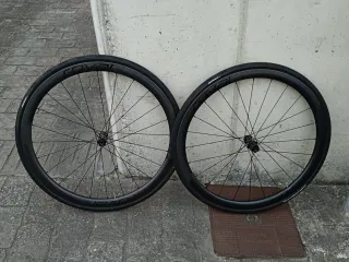 Ruedas de carbono a la carta.
Roval