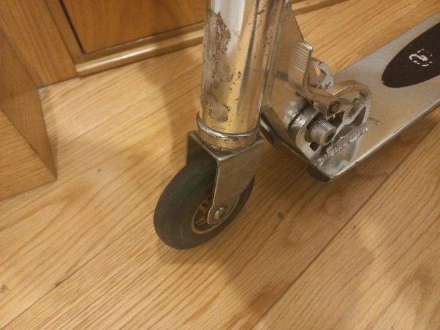 Patinete infantil plateado