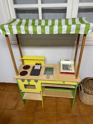 Cocina de juguete con toldo y accesorios