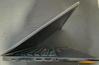 Lenovo ThinkPad X390 se regala cargador