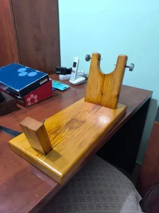 Jamonero de madera y metal