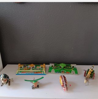 INTERESSANTE COLLEZIONE DI GIOCATTOLI IN LATTA