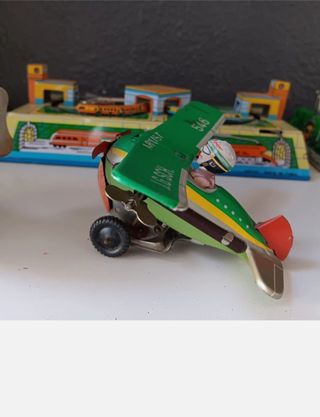 INTERESSANTE COLLEZIONE DI GIOCATTOLI IN LATTA