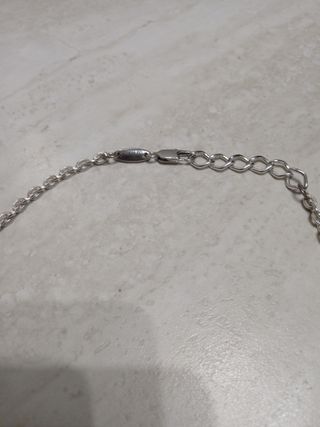 Collana lunga con perle e ciondoli