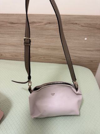 Bolso bandolera Guess rosa
