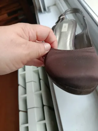 Sandalias de fiesta tacón raso marrón 