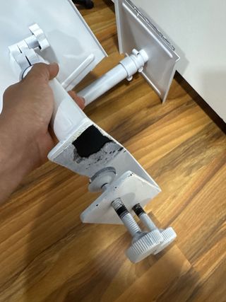 Supporto per monitor da studio bianco