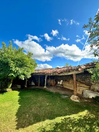 Casa con jardín para reformar. Montaña palentina