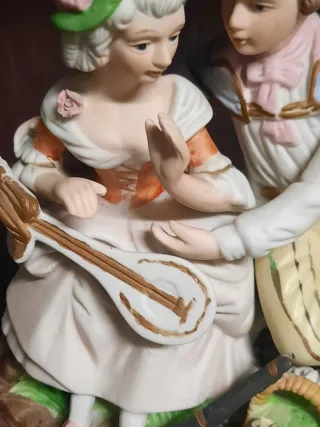 Statua ceramica coppia romantica